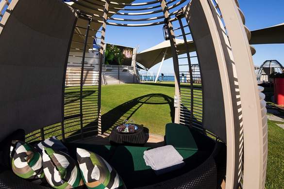 Celebrity Cruises The Lawn Club 2.jpg